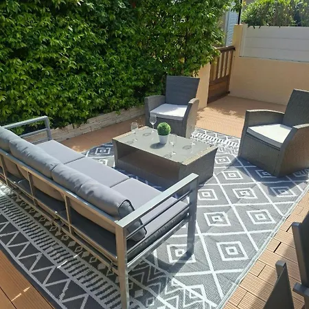 Jolie Maison 100 M De La אגדה