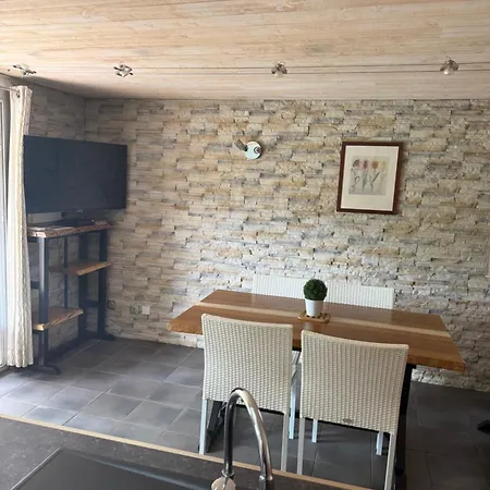 Jolie Maison 100 M De La *