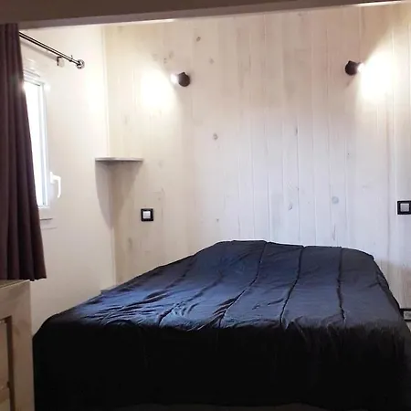 בית נופש Jolie Maison 100 M De La אגדה