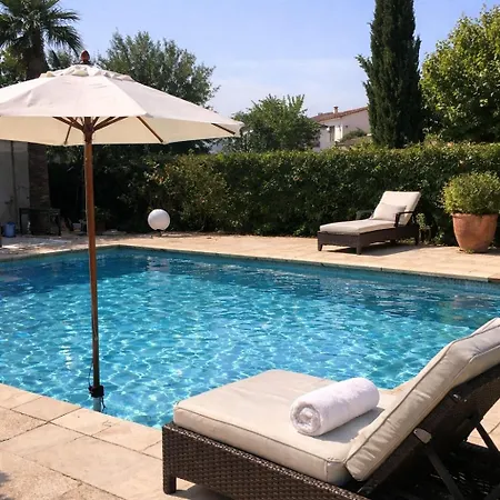 Jolie Maison 100 M De La * אגדה